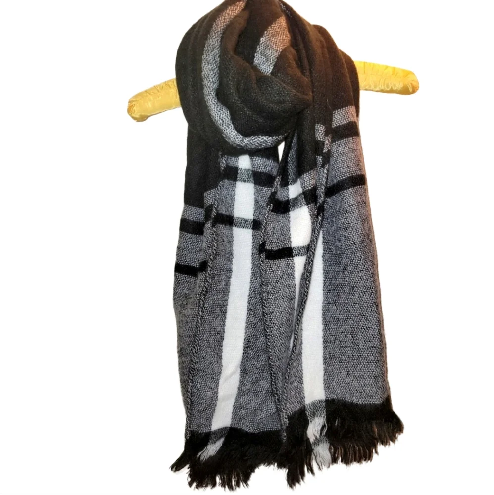 Conbipel Italy Black & White Plaid Acrylic Wrap/Scarf  22